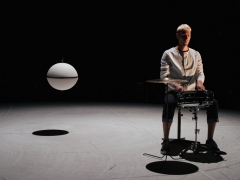 Julianas Vogelis spektaklyje „Ceramic circus“. I. Vyšniauskaitės nuotr.