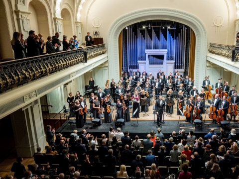 Lietuvos nacionalinis simfoninis orkestras ir Modestas Pitrėnas. D. Matvejevo nuotr.