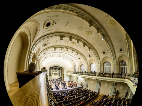 Lietuvos kamerinis orkestras filharmonijos scenoje. D. Matvejevo nuotr.