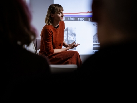 Akimirka iš Gabrielės Ubarevičiūtės paskaitos Šiaulių dailės galerijoje. 2026 m. E. Tamošiūno nuotr.