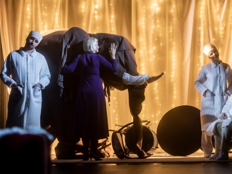 Scena iš spektaklio „Ein Elefant“. D. Matvejevo nuotr.