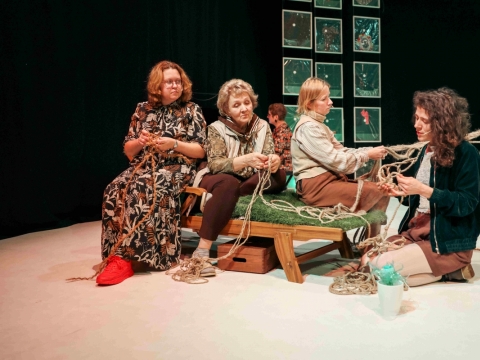 Scena iš spektaklio „Monstera Deliciosa“. S. Joce nuotr.