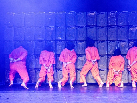 Scena iš spektaklio „Mūsų smurtas ir jūsų smurtas“. D. Matvejevo nuotr.