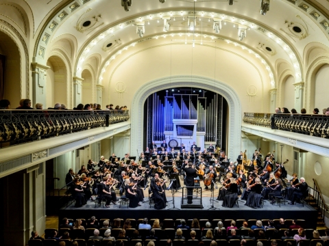 Nacionalinis simfoninis orkestras ir Modestas Pitrėnas. D. Matvejevo nuotr.