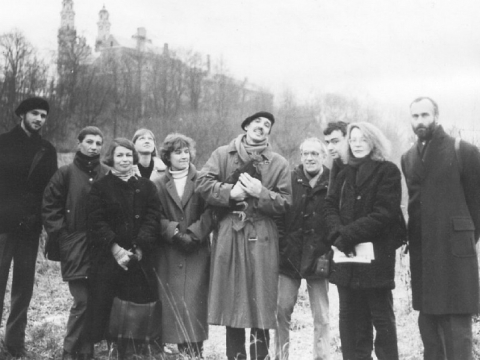 Audronis Liuga, Tania Šimonienė, Živilė Pipinytė, Eglė Strazdienė, Lolita Krivulinienė, Linas Vildžiūnas, Egmontas
Jansonas, Jokūbas Jacovskis, Erika Grigoravičienë, Jonas Liniauskas. 1992 m. gruodis. Džojos Barysaitės nuotrauka