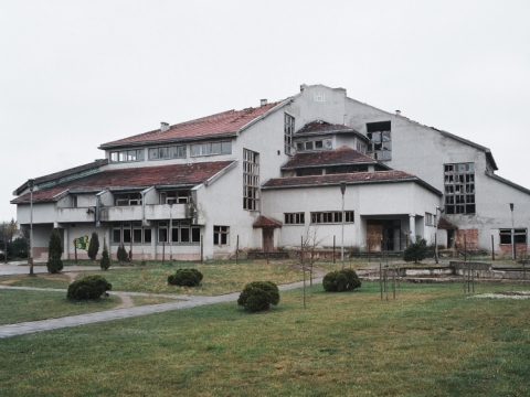 Alvydas Donėla, iš ciklo „Kultūros namai“, Darbėnai. 2014 m. 