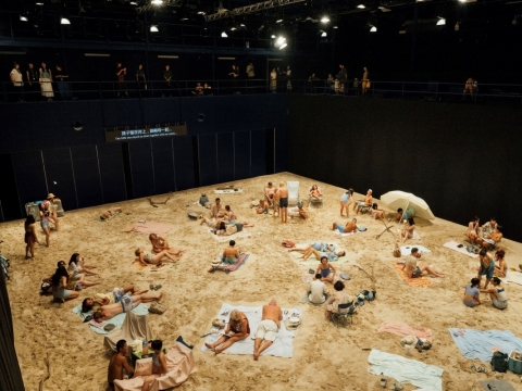 Rugilės Barzdžiukaitės, Vaivos Grainytės ir Linos Lapelytės opera-performansas „Saulė ir jūra“ Taipėjaus performatyvių menų centre. 2023. Hsuan Lang Lin nuotr.