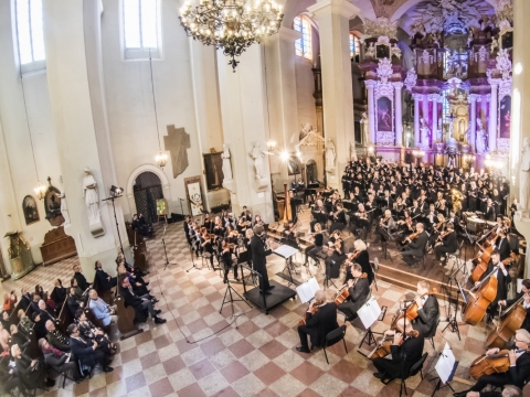 Lietuvos nacionalinis simfoninis orkestras, Kauno valstybinis ir „Vilniaus“ chorai, dirigentas Robertas Šervenikas. D. Matvejevo nuotr.