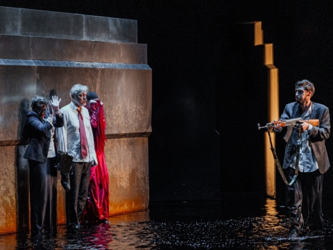 Scena iš spektaklio „Vakarų krantinė“. D. Rimeikos nuotr.