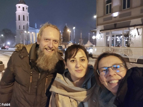 Zohreh Saberi (centre) kartu su kolegomis - Olga Posaškova (dešinėje) ir Jonu Staseliu