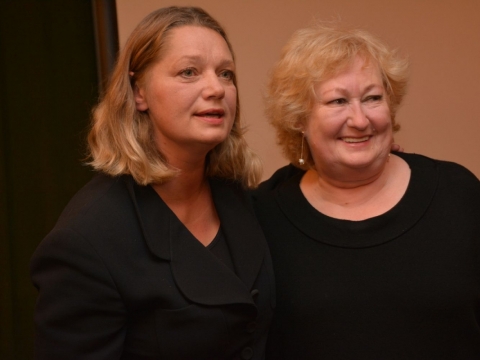 Knygos „Lietuvos kinematografininkai“ sudarytoja Rasa Paukštytė ir kino žurnalistė Izolda Keidošiūtė. LKS nuotr.