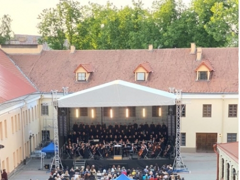 Vilniaus Kristupo vasaros festivalio koncertas A. Mickevičiaus bibliotekos kieme