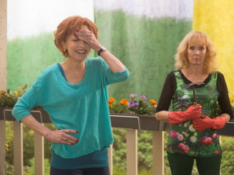 Kadras iš Alaino Resnais filmo „Mylėti, gerti, dainuoti“