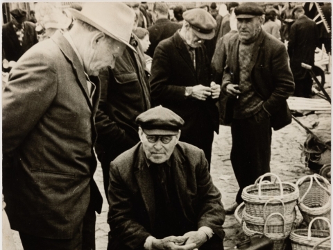 Algimantas Puodžiūnas, „Krepšių pardavėjas“, apie 1970 m. ŠAM Fotografijos muziejaus archyvas