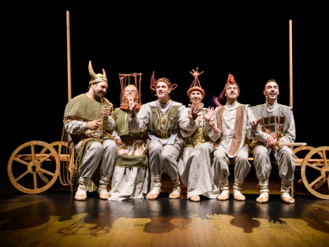 Scena iš spektaklio „Jonas Kareivis“. L. Vansevičienės nuotr.
