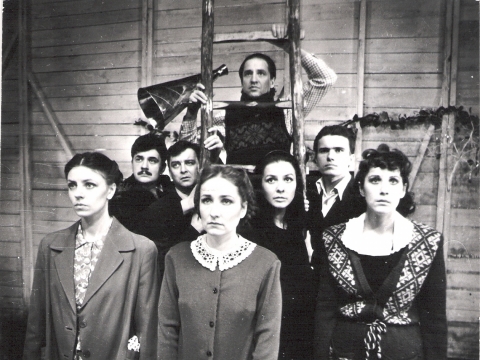 Scena iš spektaklio „Čia nebus mirties“. Vilniaus mažojo teatro archyvo nuotr.