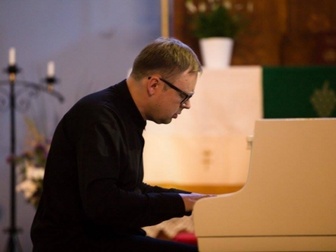 Daumantas Kirilauskas Nidos evangelikų bažnyčioje 2016 m. Organizatorių nuotr.