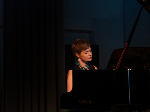Eglė Andrejevaitė Šiaulių „Laiptų“ galerijoje. D. Ancerevičiaus nuotr.