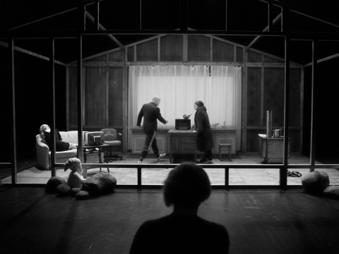 Scena iš spektaklio „Lineino grožio karalienė“. A. Gudo nuotr.