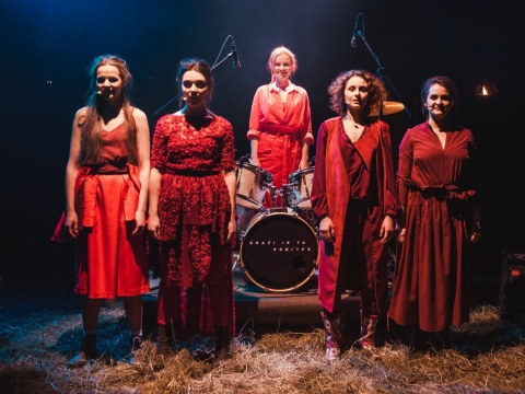 Spektaklis-koncertas „Graži ir ta galinga“. Klaipėdos jaunimo teatro nuotr.