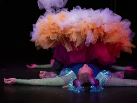 Scena iš spektaklio „Helix – kabantis sodas“. I. L. Sannes nuotr.