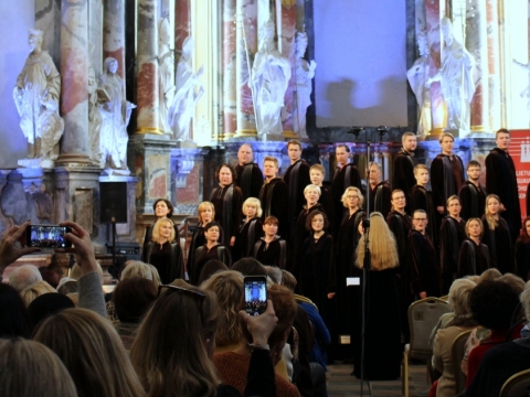 Choras „Langas“ Šv. Kotrynos bažnyčioje