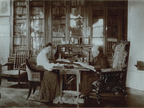 Irena Peplovska uzraso St. K. Kosakovskio diktuojamus prisiminimus. Vaitkuskis, 1904 m.