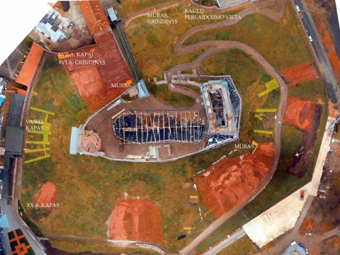 Įvairūs radiniai Gedimino kalno šlaituose. VšĮ Archeologijos centras nuotr.