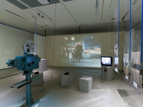 Parodos „Kinas eina per miestą. Vilniaus kino teatrų istorijos“ ekspozicijos fragmentas. Nuotrauka iš NDG archyvo