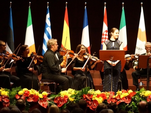Lietuvos kamerinis orkestras ir Lina Dambrauskaitė. P. Thauwald nuotr. 