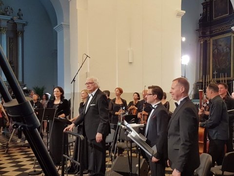 Juozas Domarkas ir Lietuvos nacionalinis simfoninis orkestras. Organizatorių nuotr. 