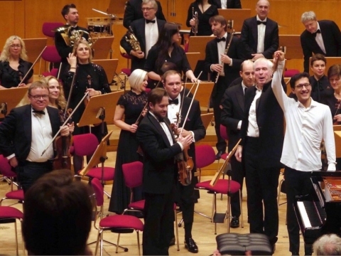 Nuron Mukumi, Gintaras Rinkevičius ir Lietuvos valstybinis simfoninis orkestras Kiolno filharmonijoje