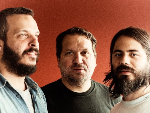 Robas Mazurekas (centre) improvizuos su Brazilijos virtuozais. Organizatorių nuotr.