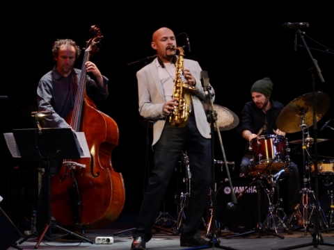 Miguel Zenon (saksofonas), Hans Glawischnig (kontrabosas) ir Henry Cole (mušamieji). D. Jadevičienės nuotr. 