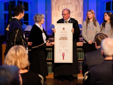 Ingridai Korsakaitei teikiamas garbės daktaro diplomas