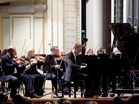 Robertas Lozinskis ir Nacionalinis simfoninis orkestras. Dž. Barysaitės nuotr.