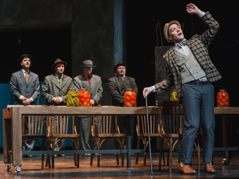 Scena iš spektaklio „Revizorius“. Nacionalinio akademinio Jankos Kupalos teatro nuotr.