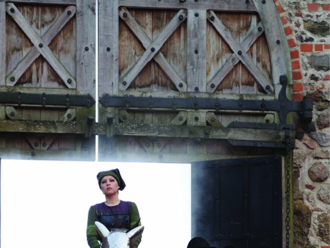 Sandra Janušaitė (Aldona) operoje „Lietuviai“. 2009 m. M. Aleksos nuotr. 