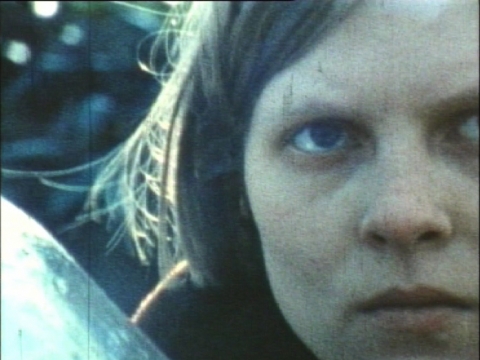 Cornelios Schleime filmo „Po baltomis paklodėmis“ (1983 m.) stop kadras