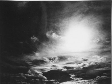 Virgilijus Šonta, „Žmogus, gulintis ant smėlio“. 1978. © Miglė Šontaitė-Petkevičienė, Vidonija Šontienė. Lietuvos fotomenininkų sąjungos nuosavybė