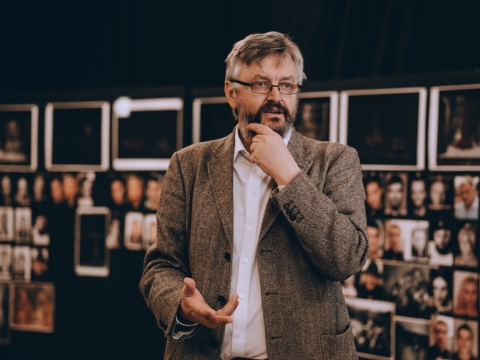 Sergejus Loznica spektaklio „Erinijos“ repeticijoje. M. Frolovos nuotr.