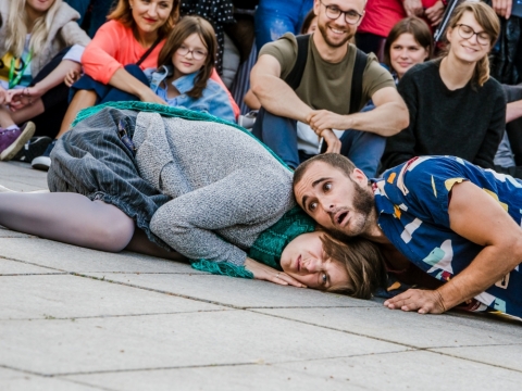 Ispanų fizinio teatro kolektyvas „Cia Moveo“, spektaklio „Pasekmės“ akimirka. Dainiaus Putino nuotr.
