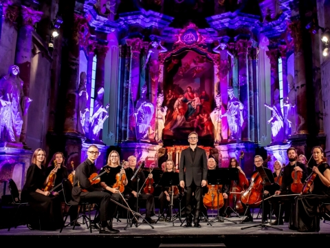 Šv. Kristoforo kamerinis orkestras ir Modestas Barkauskas. N. Unikauskaitės nuotr.