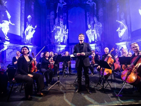 Šv. Kristoforo kamerinis orkestras ir Modestas Barkauskas. Orkestro archyvo nuotr.