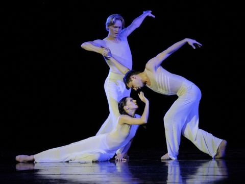Martynas Rimeikis, Olga Konošenko ir Pavelas Koncevojus balete „Tristanas ir Izolda“               Nuotrauka iš LNOBT archyvo