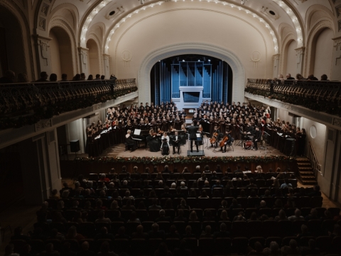 VU chorai Nacionalinės filharmonijos scenoje. S. Lukoševičiaus nuotr.