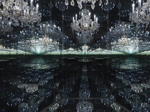 Yayoi Kusama, „Sielvarto sietynas“. 2016–2018 m. Privati nuos. ©Yayoi Kusama