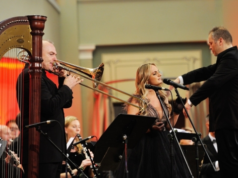 Jacques Mauger (trombonas, Prancūzija), Marija Arutiunova (sopranas), dirigentas Simon Perčič (Slovėnija), Kauno pučiamųjų instrumentų orkestras „Ąžuolynas“. D. Čėplos nuotr. 