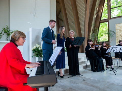 Dubingių festivalio atidarymo koncerto svečiai: R. Gocentienė, N. Noreika, E. Finagėjevaitė, I. Milkevičiūtė, I. Eriksonaitė, A. Salas ir S. Laučka