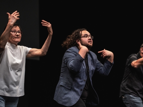 Scena iš spektaklio „Vienas gestas”. „Kemel Photography”.